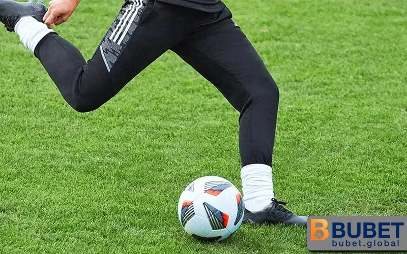 Quả bóng đá chuẩn FIFA, kích thước 68-70 cm